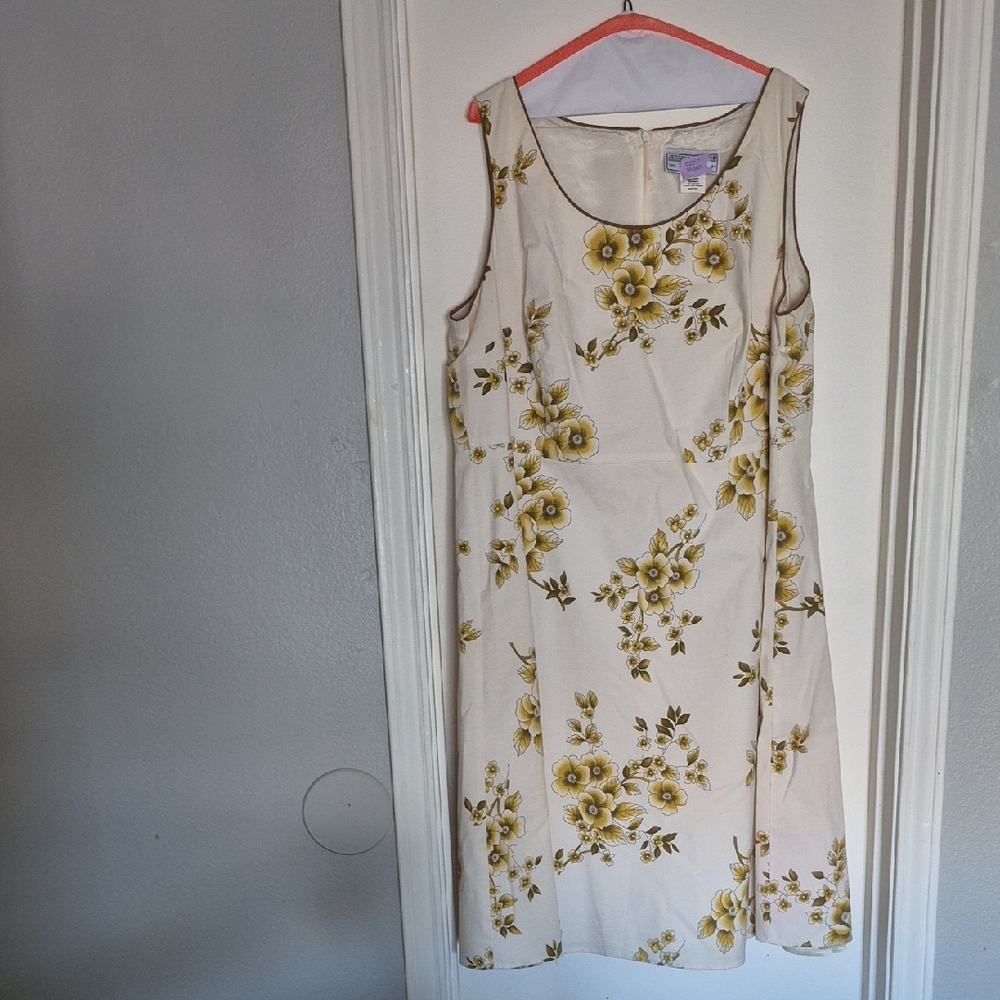 Jessica Howard Cream Sleeveless Midi Dress with Yellow Floral Print